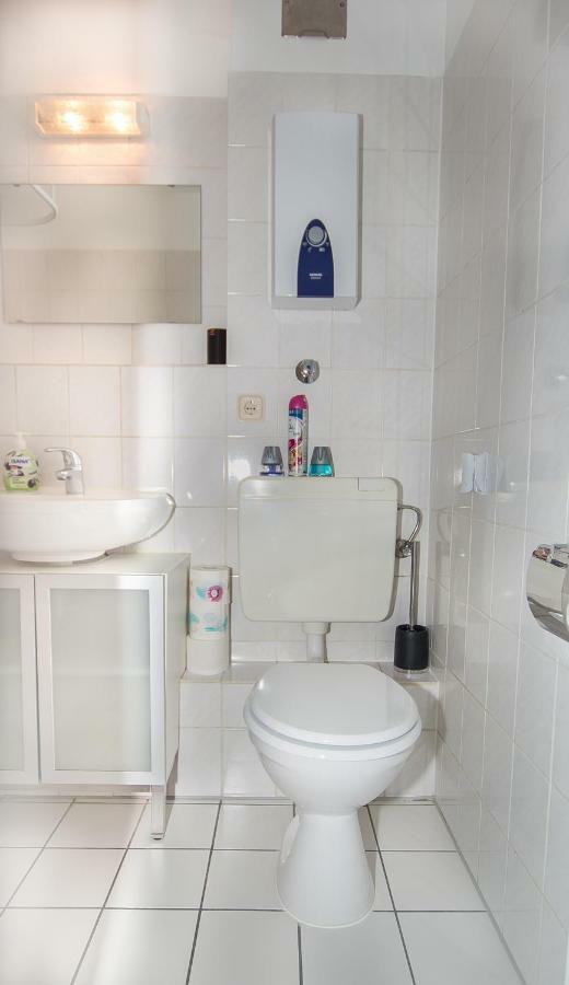 Business & Tourist Apartment Dusseldorf Bagian luar foto